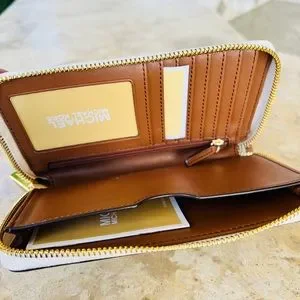 Michael Kors | Bags | Michael Kors Kenly Md Signature  display picture 3